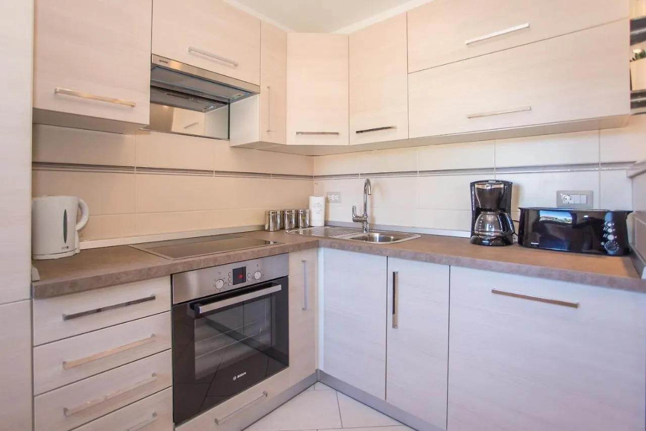 Contactos de Rustic-Holiday Home Vani With Tavern, Near Porec